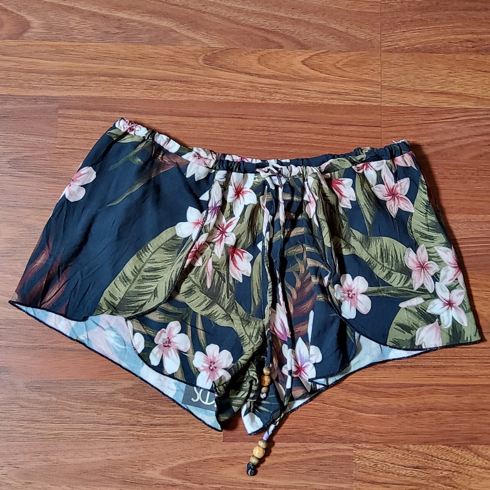 New Cha Sor Floral Drawstring Short Shorts Size M